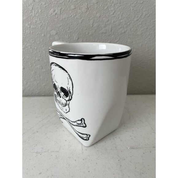 222 Fifth Scull Coffee Mug Skulls Skull And Crossbones Pirate - Picture 4 of 12
